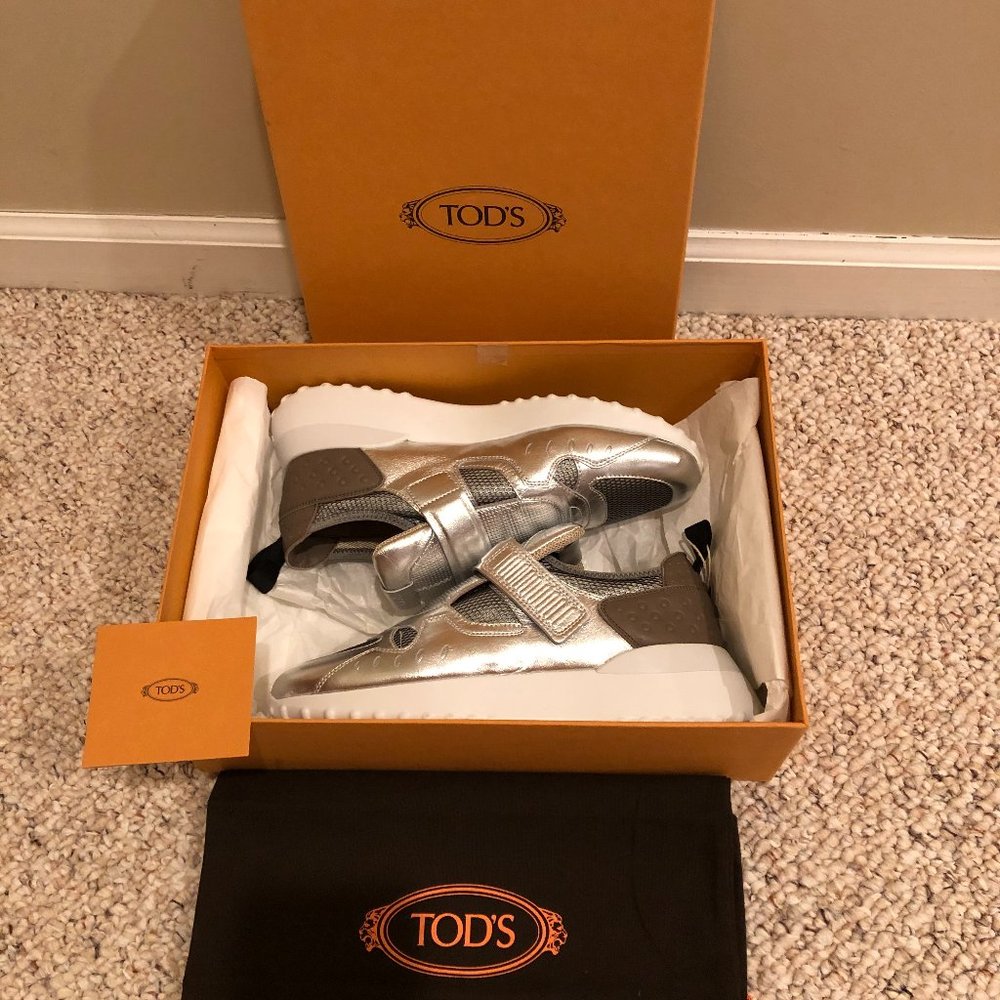 Tod's Ladies Leather Sneaker Size 8.5